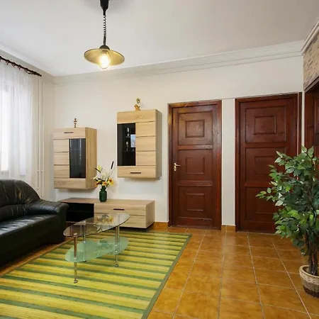 Bathory Apartment *